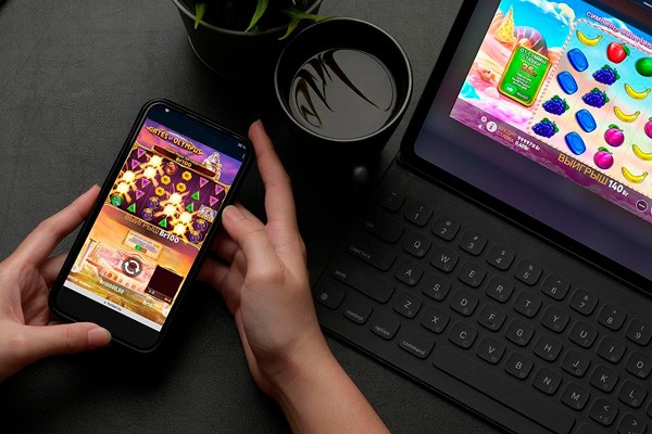 Играть на ПК и смартфоне